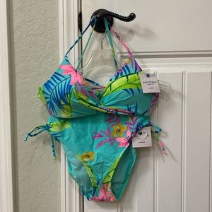 Bikini with molded top and high waist bottoms